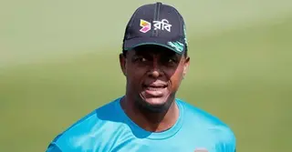 জিম্বাবুয়ের বোলিং পরামর্শক হলেন কোর্টনি ওয়ালশ